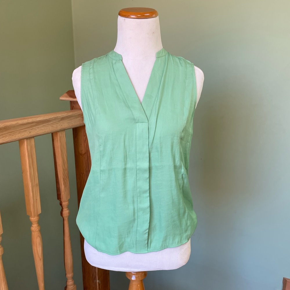 Silky banana republic sleeveless top xxs